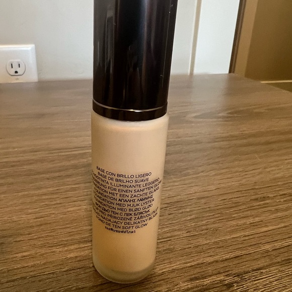 Ambient Soft Glow Foundation - Picture 5 of 5